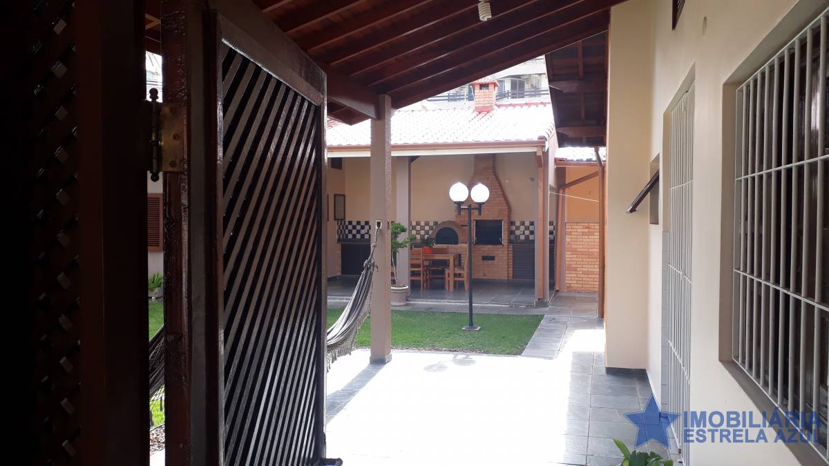 Casa no bairro Samburá