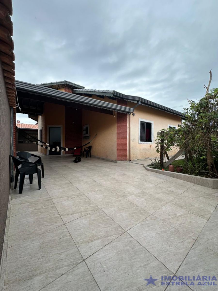 Casa para venda no bairro Parque Turistico em Peruíbe