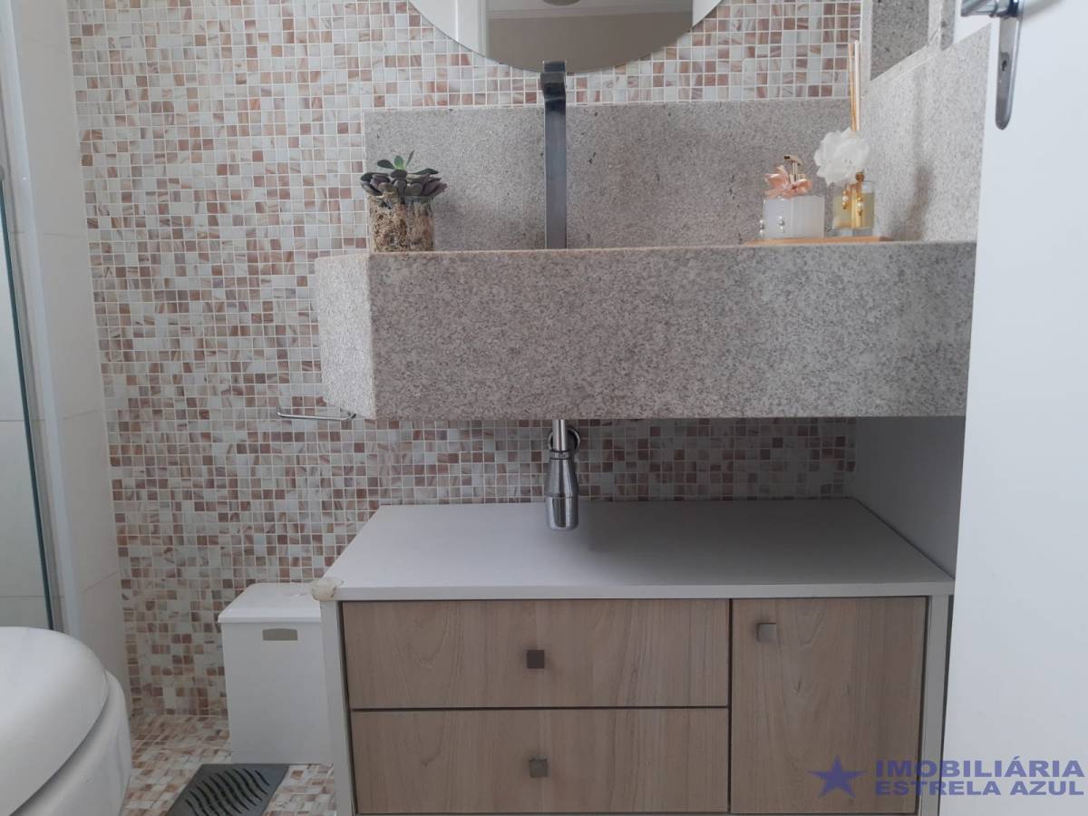 Apartamento no bairro Arpoador